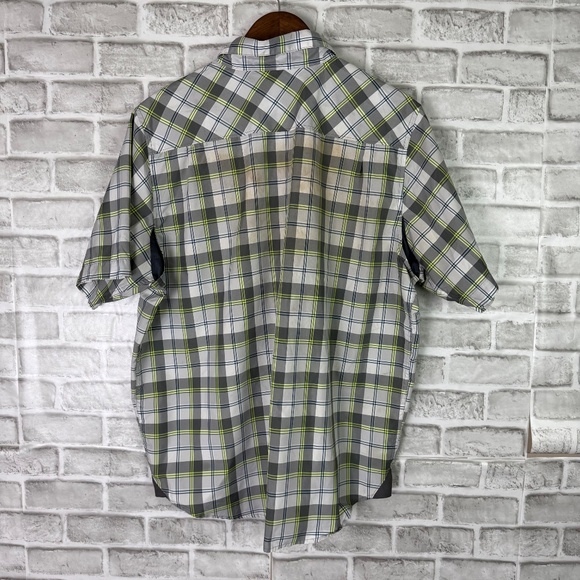 Under Armour Loose Fit HeatGear Gray & Yellow Plaid Casual Button Up Shirt LARGE - Picture 4 of 8